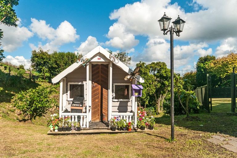 Photo of property in 24 Venus Place, Half Moon Bay, Auckland, 2012