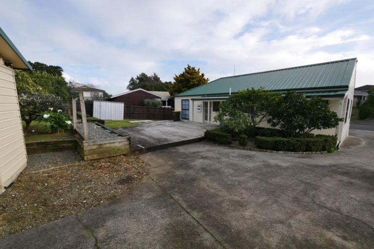Photo of property in 16 Hoylake Place, Wattle Downs, Auckland, 2103