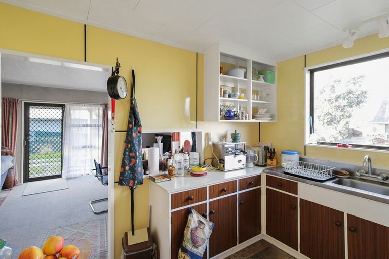 Photo of property in 29 Hennessy Street East, Foxton Beach, Foxton, 4815