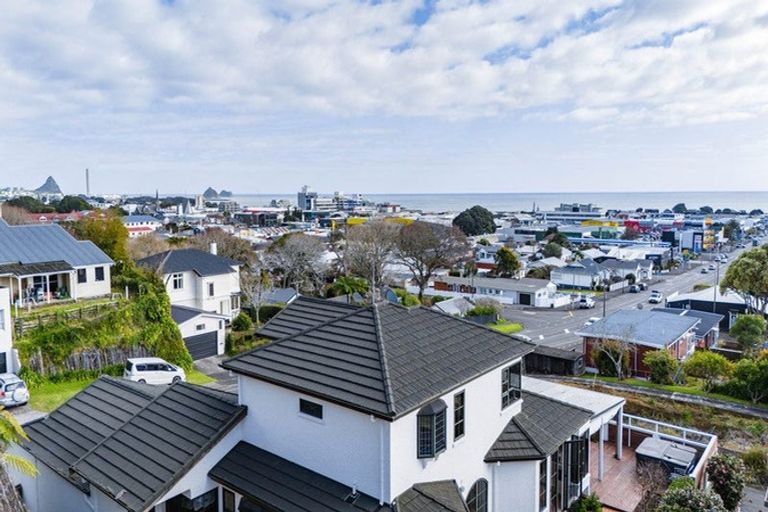 Photo of property in 87 Eliot Street, New Plymouth, 4310