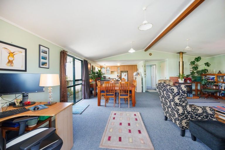 Photo of property in 1931 Parewanui Road, Parewanui, Bulls, 4894