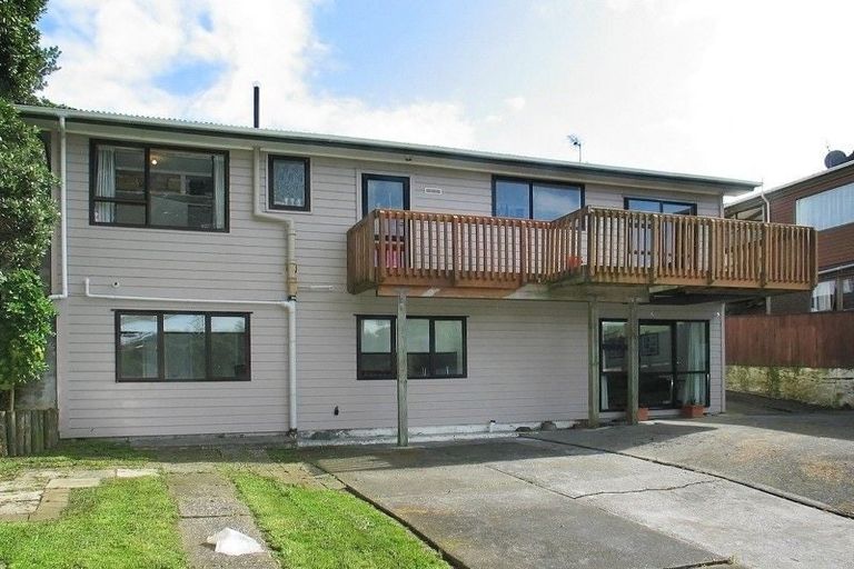 Photo of property in 40 Whanake Street, Titahi Bay, Porirua, 5022