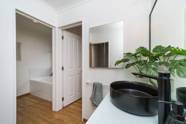 Photo of property in 86 Pahiatua Street, Hokowhitu, Palmerston North, 4410
