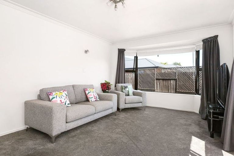 Photo of property in 2/5 Gibbs Place, Halswell, Christchurch, 8025