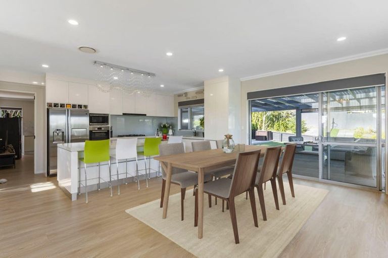 Photo of property in 13 Eastview Crescent, Stanmore Bay, Whangaparaoa, 0932