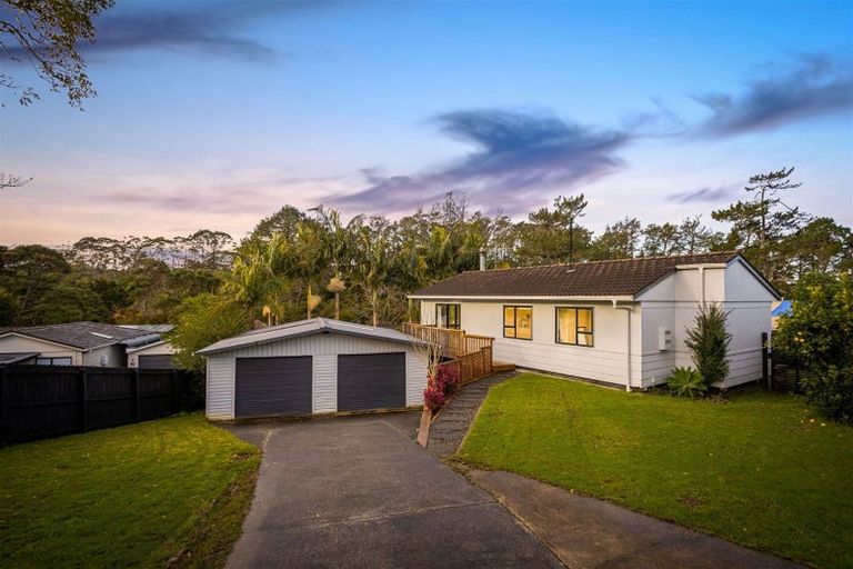 Photo of property in 5 Lowell Place, Massey, Auckland, 0614