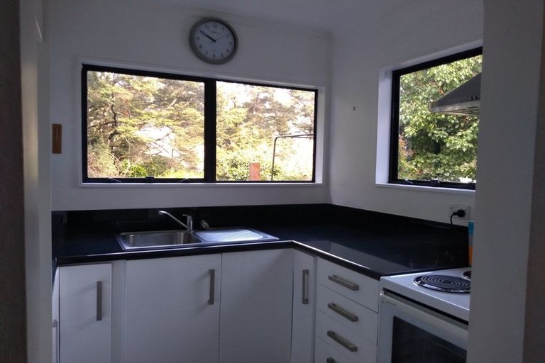 Photo of property in 2/92a Blue Mountains Road, Pinehaven, Upper Hutt, 5019