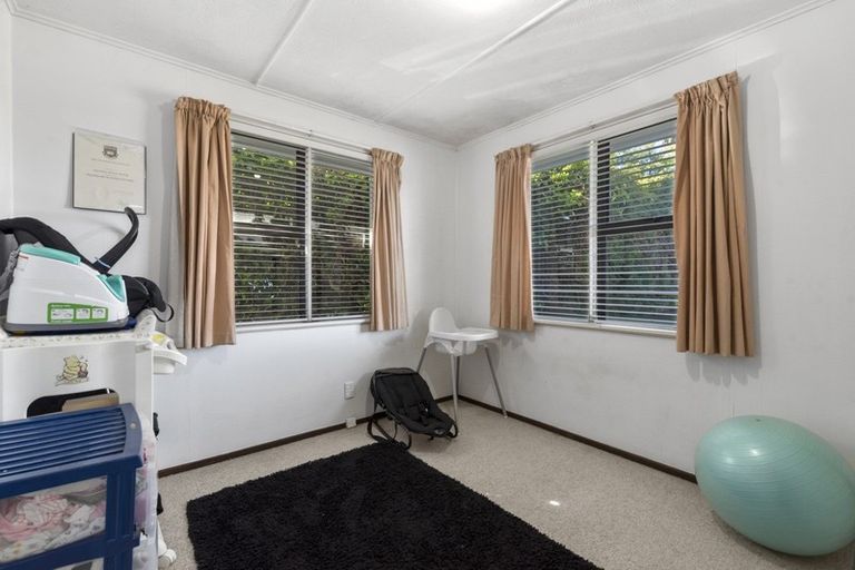 Photo of property in 24 School Road, Te Atatu South, Auckland, 0610