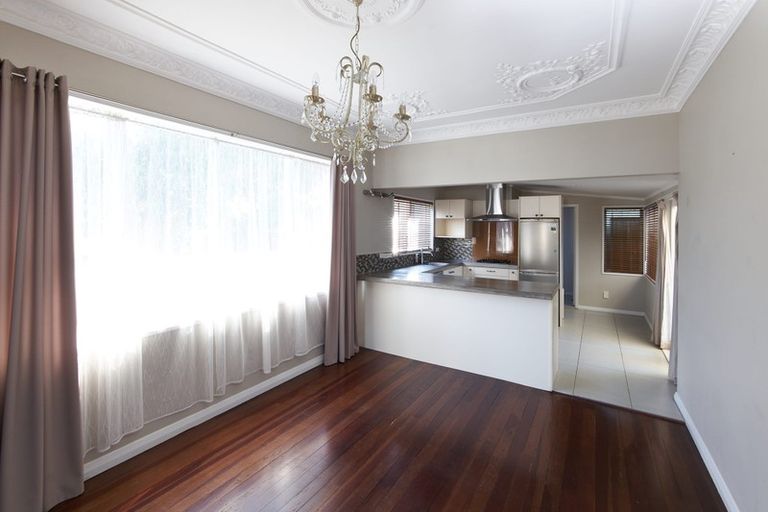 Photo of property in 40 Derwent Street, Island Bay, Wellington, 6023