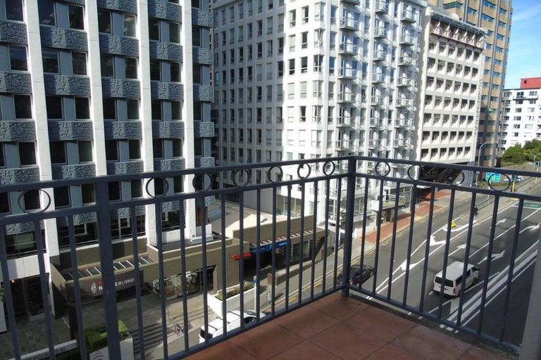 Photo of property in Atrium Towers, 5e/154 The Terrace, Wellington Central, Wellington, 6011