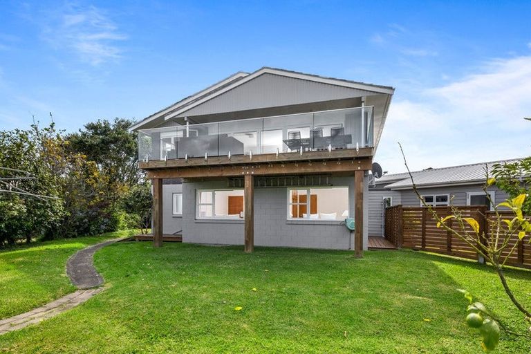 Photo of property in 30a Geoffrey Road, Torbay, Auckland, 0630