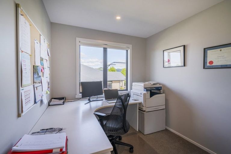 Photo of property in 18 Topping Place, Whitianga, 3510