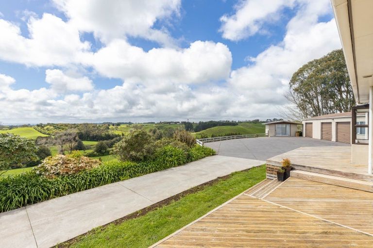 Photo of property in 805 Richmond Road, Lepperton, New Plymouth, 4373