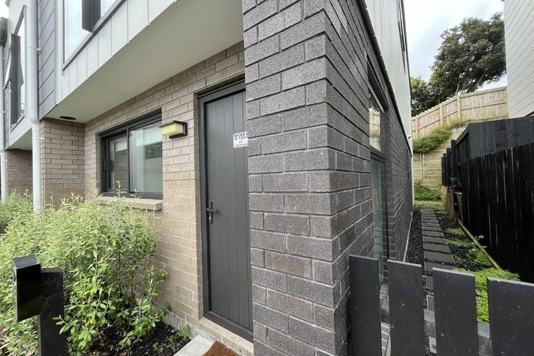 Photo of property in 20 Tukari Lane, Mangere Bridge, Auckland, 2022