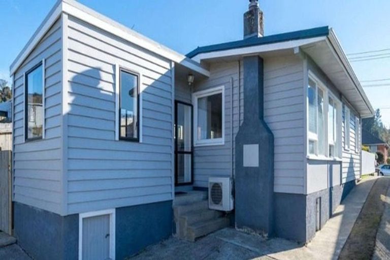 Photo of property in 33 Glenelg Street, Bradford, Dunedin, 9011