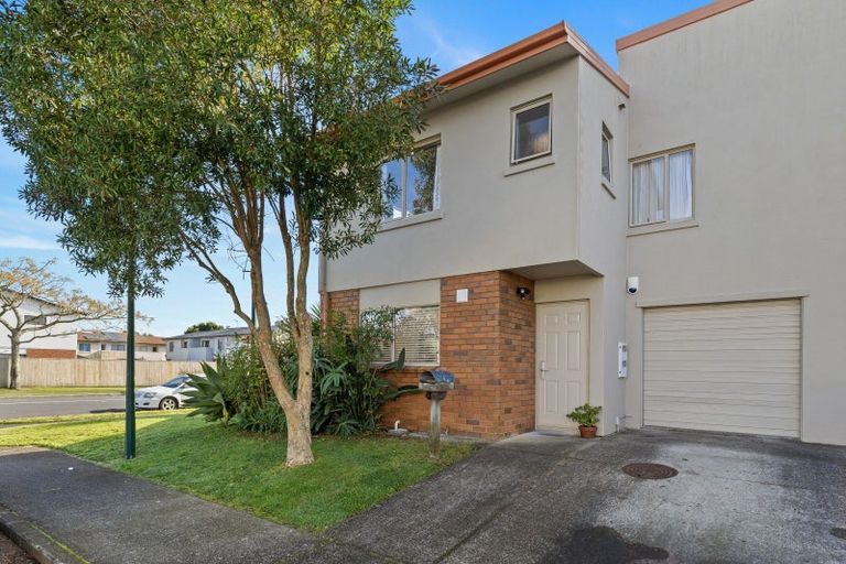 Photo of property in 2 Elwarth Way, Ranui, Auckland, 0612