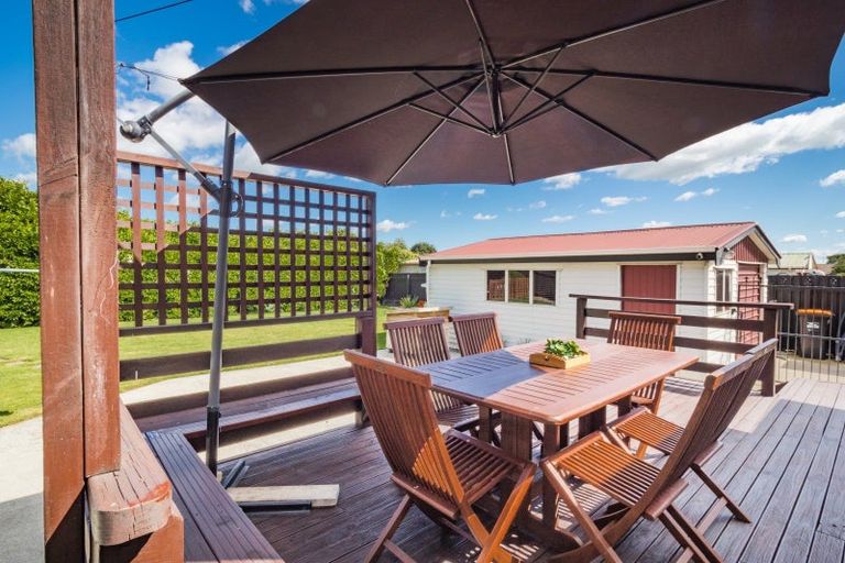 Photo of property in 32 Suzanne Grove, Kelvin Grove, Palmerston North, 4414