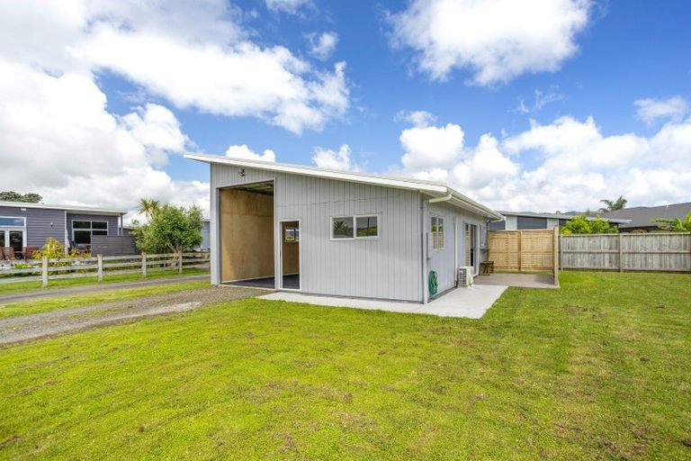 Photo of property in 6 Rena Place, Whitianga, 3510
