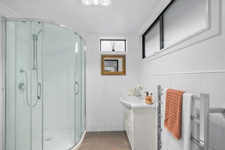 Photo of property in 35 Pluto Place, Beach Haven, Auckland, 0626