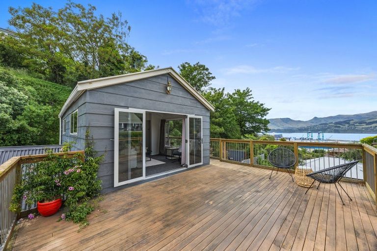 Photo of property in 30 Hawkhurst Road, Lyttelton, 8082