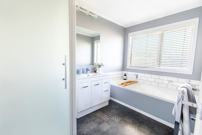 Photo of property in 533a Manutahi Road, Lepperton, New Plymouth, 4373