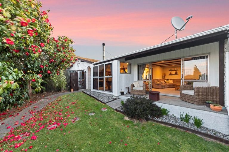 Photo of property in 73 Warren Crescent, Hillmorton, Christchurch, 8025