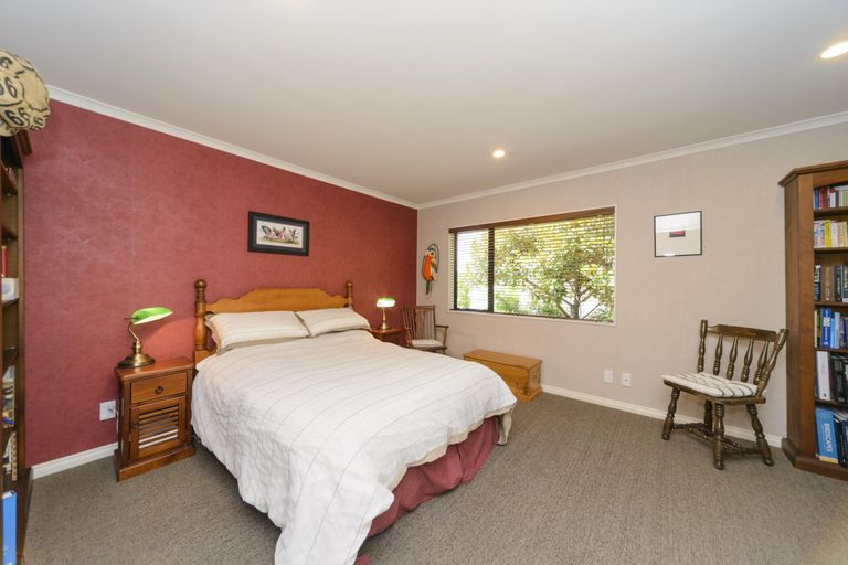 Photo of property in 17 Liberty Grove, Kelvin Grove, Palmerston North, 4414
