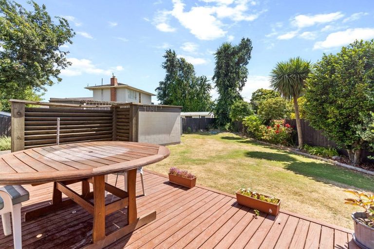 Photo of property in 30 Greendale Avenue, Avonhead, Christchurch, 8042