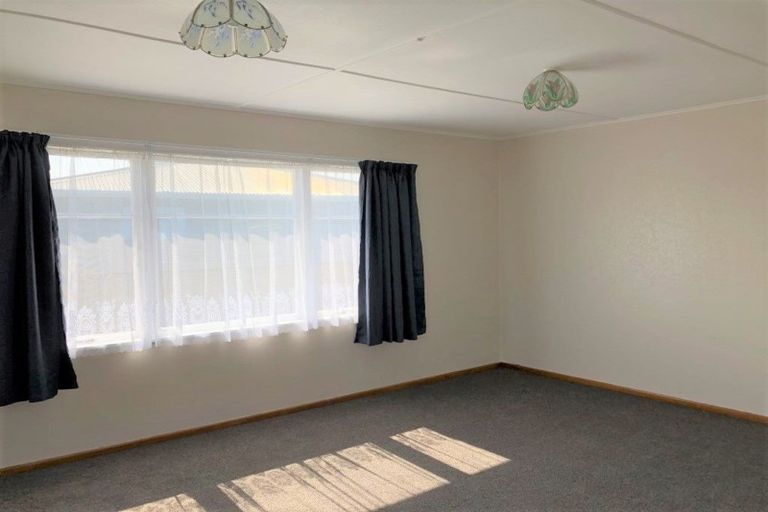 Photo of property in 14 Omori Place, Castlecliff, Whanganui, 4501