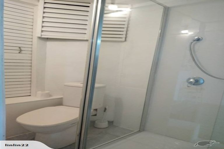 Photo of property in 2/22 Wykeham Place, Glenfield, Auckland, 0629