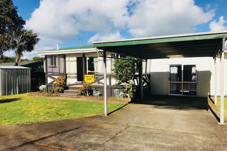 Photo of property in 13 Blanes Road, Weymouth, Auckland, 2103