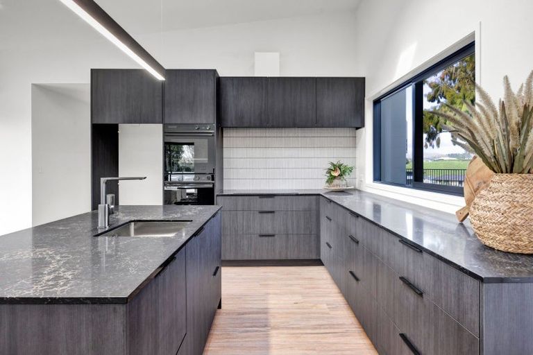 Photo of property in 2 Marsden Place, Hurworth, New Plymouth, 4310