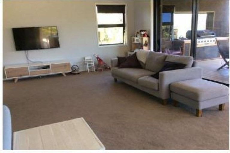 Photo of property in 55 Pitcairn Street, Oakura, 4314