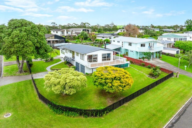 Photo of property in 3 Kauri Crescent, Snells Beach, 0920