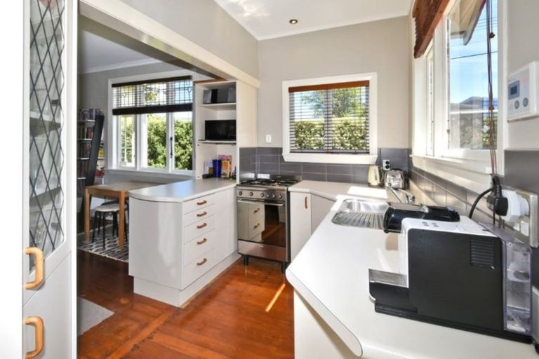 Photo of property in 12 Packe Street, Edgeware, Christchurch, 8013