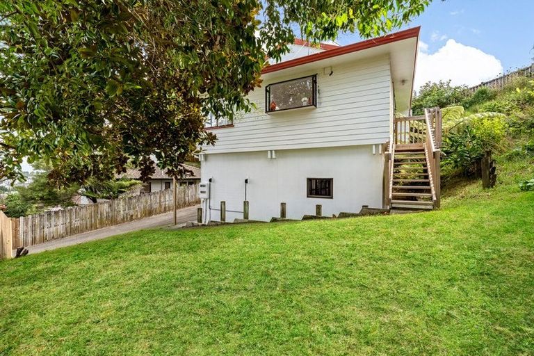 Photo of property in 2/16 Kupari Place, Totara Vale, Auckland, 0629