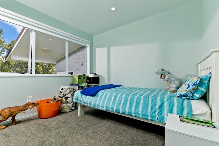 Photo of property in 8 Isobel Road, Greenhithe, Auckland, 0632