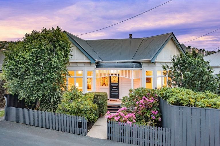 Photo of property in 72 Hargest Crescent, Saint Clair, Dunedin, 9012