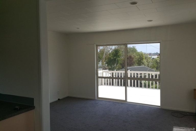 Photo of property in 10 St Margaret Place, West Harbour, Auckland, 0618