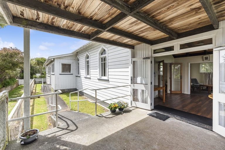 Photo of property in 35 Ocean Road, Paekakariki, 5034