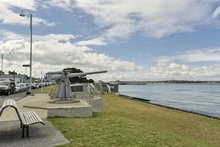 Photo of property in 33 Queens Parade, Devonport, Auckland, 0624