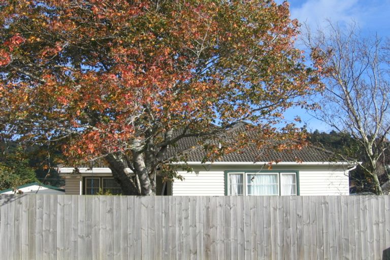 Photo of property in 2/18 Montgomery Street, Stokes Valley, Lower Hutt, 5019