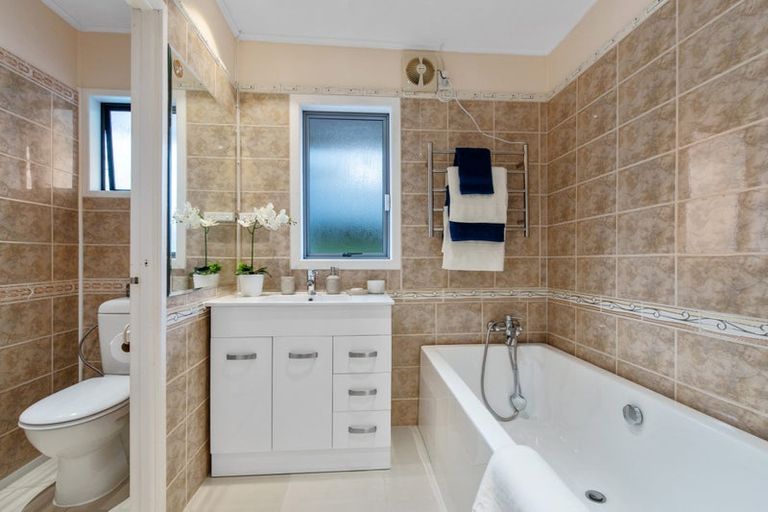 Photo of property in 43 Lynden Avenue, Hillcrest, Auckland, 0627