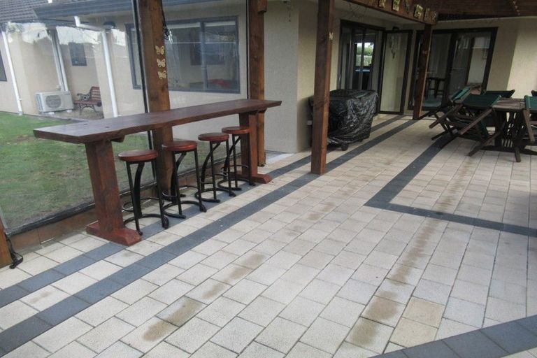 Photo of property in 37 Guildford Drive, Paraparaumu, 5032