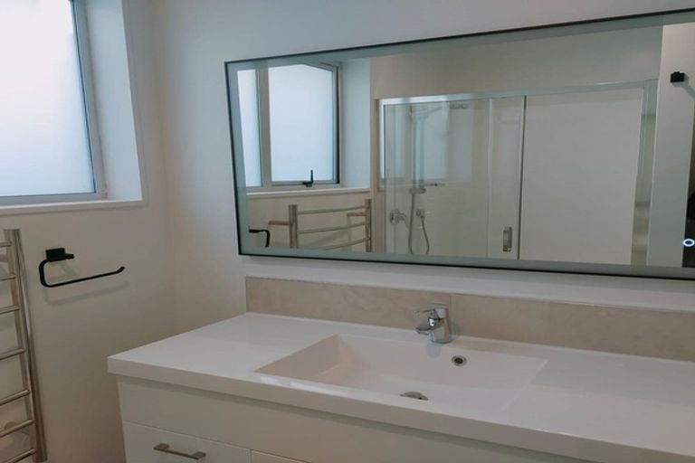 Photo of property in 69 Stewart Drive, Newlands, Wellington, 6037