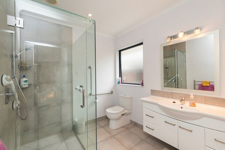 Photo of property in 30 Grand Oaks Drive, Awapuni, Palmerston North, 4412