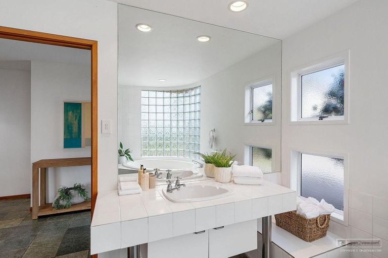 Photo of property in 30 Oxford Terrace, Coromandel, 3506