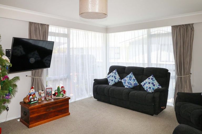 Photo of property in 5 Holyoake Crescent, Avalon, Lower Hutt, 5011