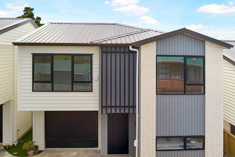 Photo of property in 8b Mason Street, New Lynn, Auckland, 0600