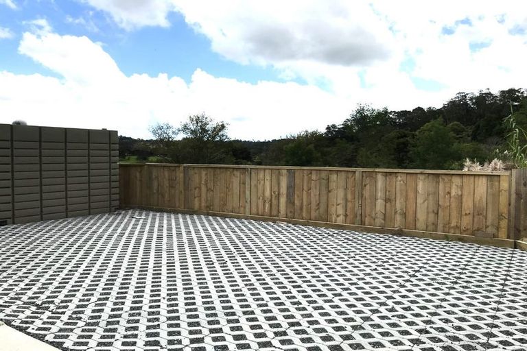 Photo of property in 42d Don Buck Road, Massey, Auckland, 0614